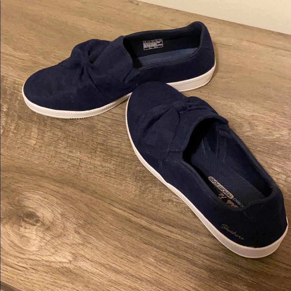 Skechers slip on bow shoe